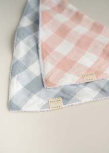 Baby: Linen/Towelling Dribble bib ® - Ballet Gingham