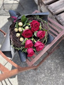 THE LOVE NEST - Botanic Fusion Florist Fresh Flowers Havelock North