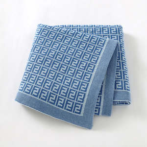 Modern Luxe Knit Blanket – Style Meets Comfort