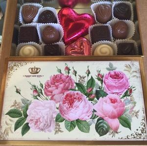 Scilla Chocolates Pink Roses Tin 12pc