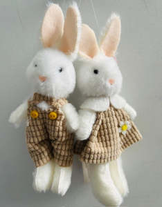 Children: Easter Bunnies Hanging