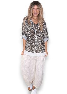 Tops 1: Leopard Trois Button Top