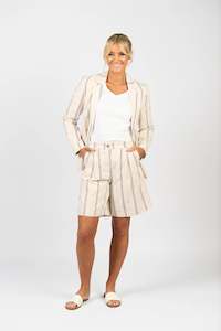 VASSALLI WIDE LEG ABOVE KNEE SHORT WITH PLEAT DETAIL