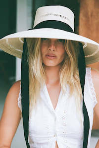 LACK OF COLOR PALOMA SUN HAT