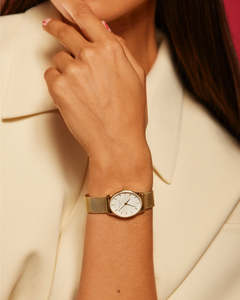 Rosefield: ROSEFIELD OVAL PEARL FACE MESH WATCH