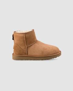 Footwear: UGG W CLASSIC MINI II