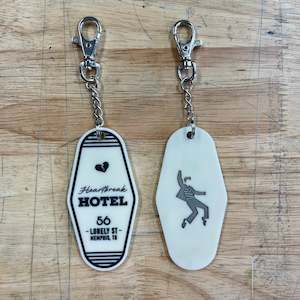 Retro motel style keyring - heartbreak hotel