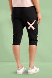 Homelee 3/4 Apartment Pants Black With Blossom Berry X
