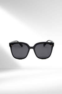 Sunglasses: Stella and Gemma Lola Sunglasses Black