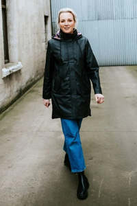 Moke Billie Raincoat Black with Purple Fleur