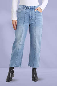 Light Summer: Foxwood Ambrose Barrel Jeans Light Blue Wash