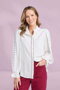Cool Winter: Elm Dahlia Lace Shirt Marshmellow