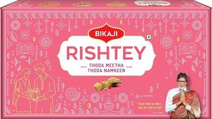 Bikaji Thoda Meetha Thoda Namkeen 900g
