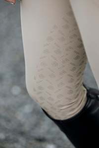 Breeches: DW Endura Basic-B Navy Trim Knee Grip
