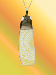 Ceramic Jewellery: Crown Lynn Pirouette Pendant