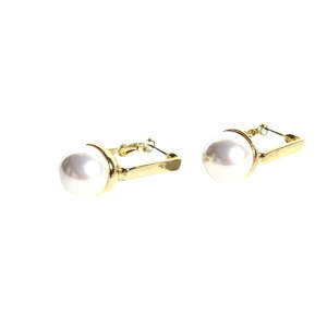 Queen Of The Foxes - The XL Pearl Earrings