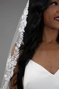 Wedding Veils: Lace Edge Veil | AVL0093