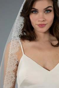 Chantilly Lace Edge Veil | AVL0111