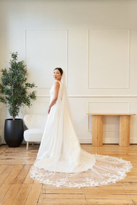 Floral Edge Lace Veil