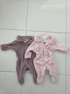 Used: EUC SIZE SMALL NEWBORN x 2