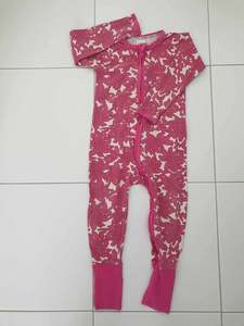 Used: EUC SIZE 18-24