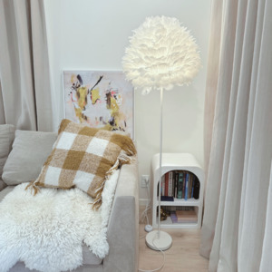PLUMA Feather Shade Floor Lamp with Metal Column – E27, 25W Max