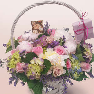 Mothers Day: Charming Basket