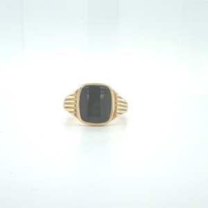 9ct Gold Black Onyx Signet Ring with Ridged Shoulders