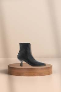 Womens Shoes: Sharina Boot Black