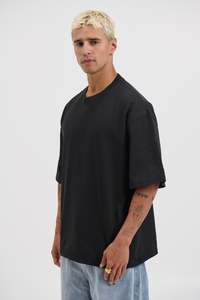 Menssale: Lyle Crew Neck Tee Black - FINAL SALE