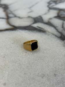 Mens: Stone Signet Ring Black/Gold