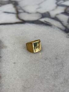 Mens: Rectangle Signet Ring Gold