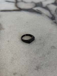 Mens: Classic Signet Ring Black