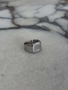 Mens: Bold Signet Ring Silver