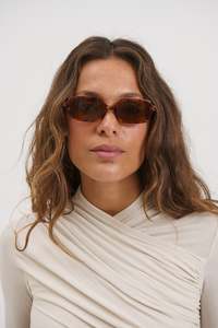 Womens Sunglasses: BS-HM5747-2 Dark Tort