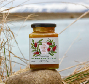 Honey Bees: Rewarewa Honey