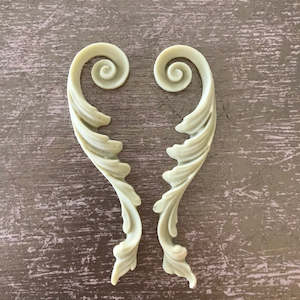 SC16 Small Neoclassical Scrolls