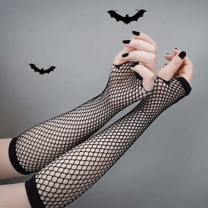 Winter Wear: Fishnet Gloves
