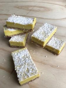 Fruit Food Bars: Black Doris Raw Slices - Lemon