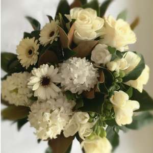 White & Cream flower bouquet - Elegant & Timeless