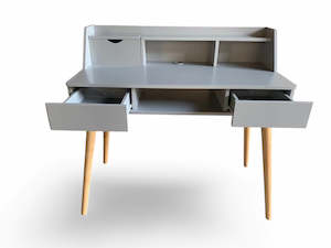 Creativo Modern Desk