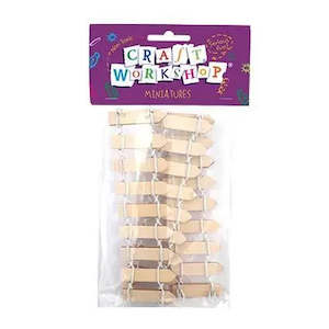 Cricket Party: Picket Fence Cake Topper