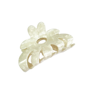 CLAW CLIP - Buttermilk Rebekah in classic pearl