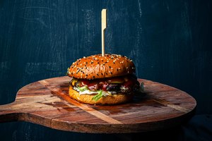 Burgers: DOUBLE CHEESEBURGER