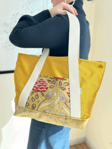 Products: B&B City Tote - All that glitters - Burlap & Bright