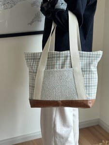 Products: B&B City Tote - Highland Fling - Burlap & Bright