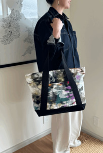 Products: B&B City Tote - Peacock Pride - Burlap & Bright