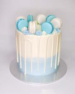 Cake: Pastel drip cake
