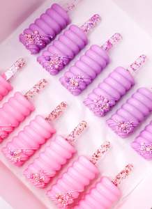 Cake Pops: Small Cakesicles