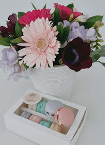 Bloom Bake Bundles: Macarons and Posy Pot